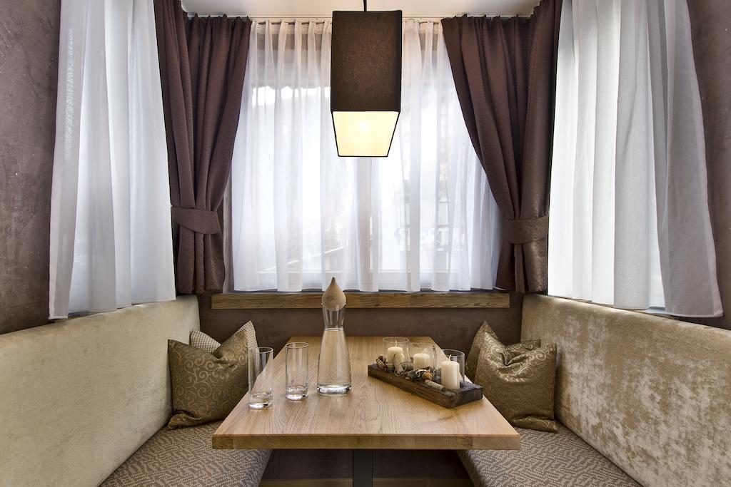 Pete Alpine Boutique Hotel - Klein Und Fein - Private Spa Suiten Und Zimmer St Anton am Arlberg Værelse billede