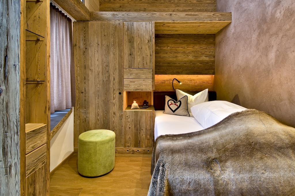Pete Alpine Boutique Hotel - Klein Und Fein - Private Spa Suiten Und Zimmer St Anton am Arlberg Værelse billede