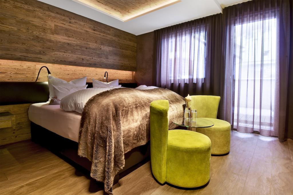 Pete Alpine Boutique Hotel - Klein Und Fein - Private Spa Suiten Und Zimmer St Anton am Arlberg Værelse billede