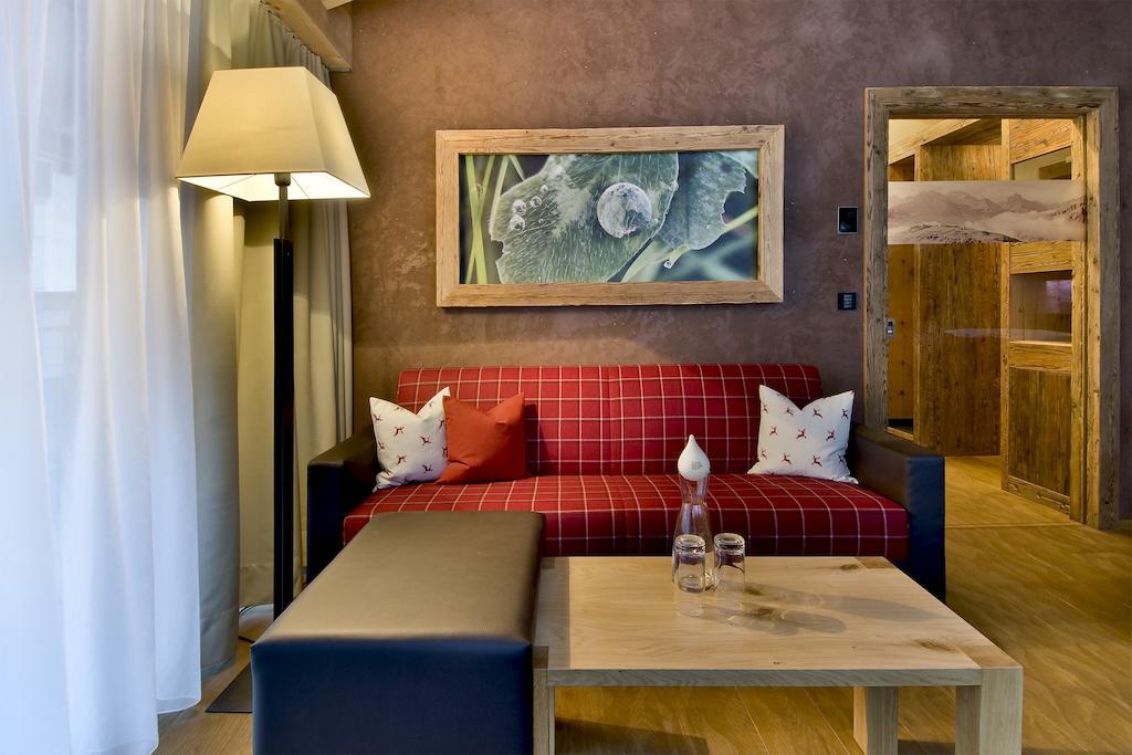 Pete Alpine Boutique Hotel - Klein Und Fein - Private Spa Suiten Und Zimmer St Anton am Arlberg Værelse billede