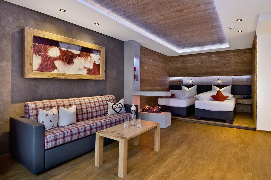 Pete Alpine Boutique Hotel - Klein Und Fein - Private Spa Suiten Und Zimmer St Anton am Arlberg Værelse billede